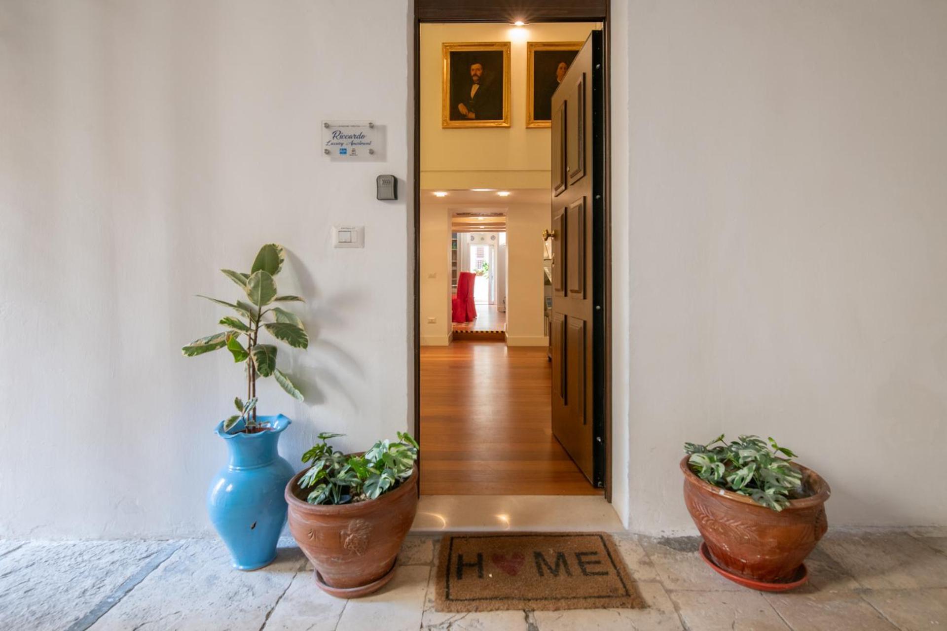 Riccardo Luxury Apartment Bari Exterior photo